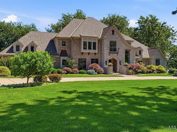 11701 Lakeshore Drive, Creve Coeur, MO 63141