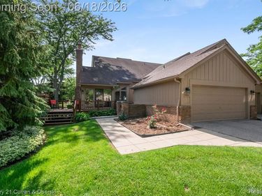 37600 N Laurel Park Drive, Livonia, MI 48152