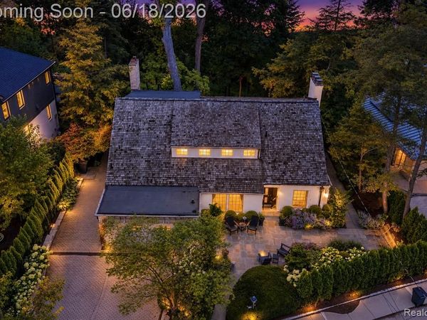 951 Twin Oaks Lane , Birmingham, MI 48009