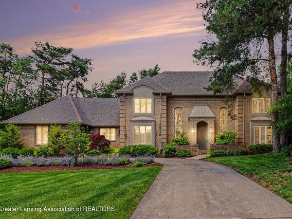 2480 Overglen Court, East Lansing, MI 48823