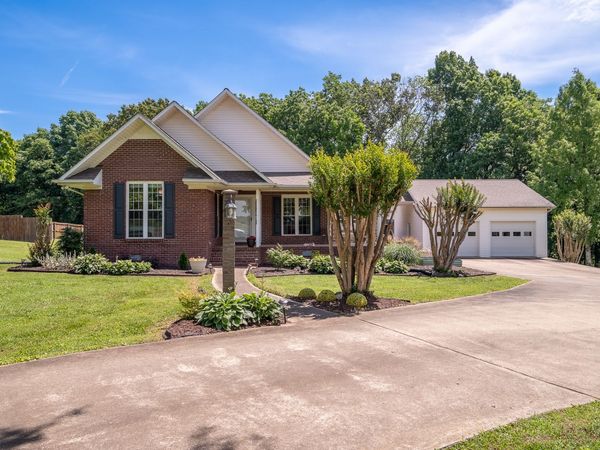 586 Highway 64 W, Lawrenceburg, TN 38464