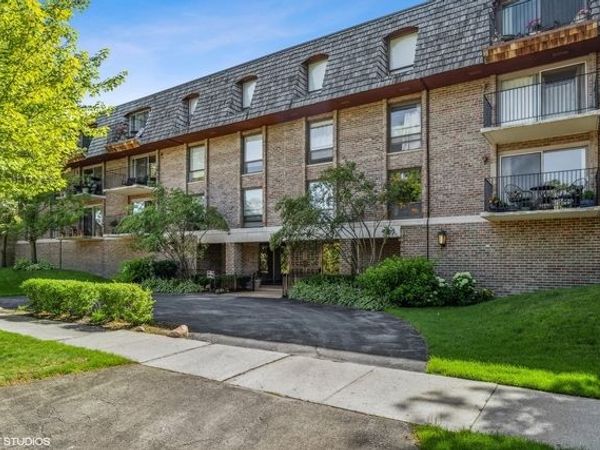 134 Green Bay Road , Unit 104, Winnetka, IL 60093