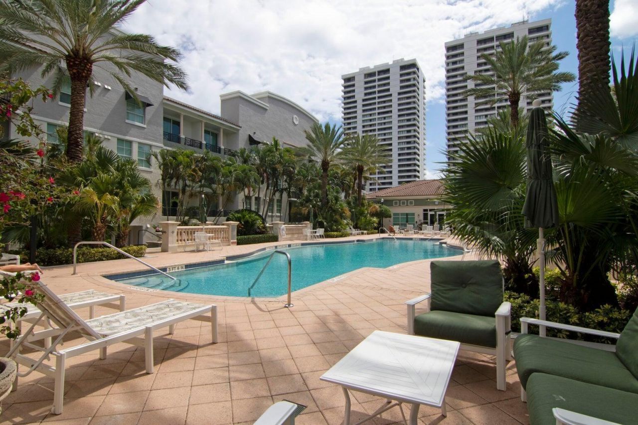 600 S Dixie Highway, Unit 303, West Palm Beach, FL 33401 Photo