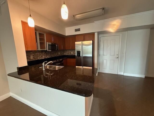 600 S Dixie Highway, Unit 303, West Palm Beach, FL 33401 Photo