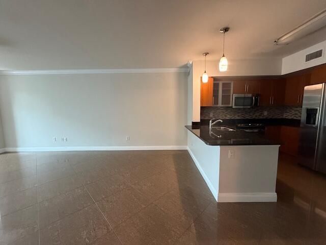 600 S Dixie Highway, Unit 303, West Palm Beach, FL 33401 Photo