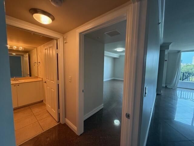 600 S Dixie Highway, Unit 303, West Palm Beach, FL 33401 Photo