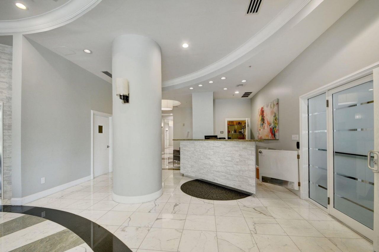 600 S Dixie Highway, Unit 303, West Palm Beach, FL 33401 Photo