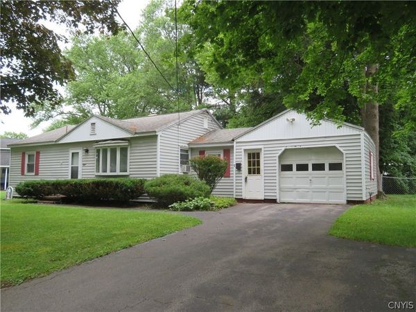 8 Pinecrest Road , New Hartford, NY 13413