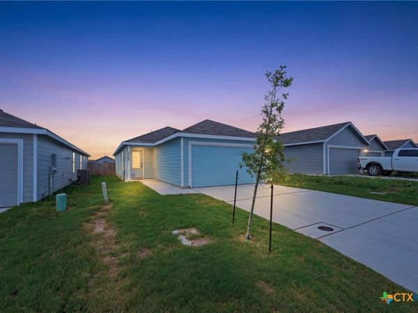 5717 Mangas Circle , Seguin, TX 78155