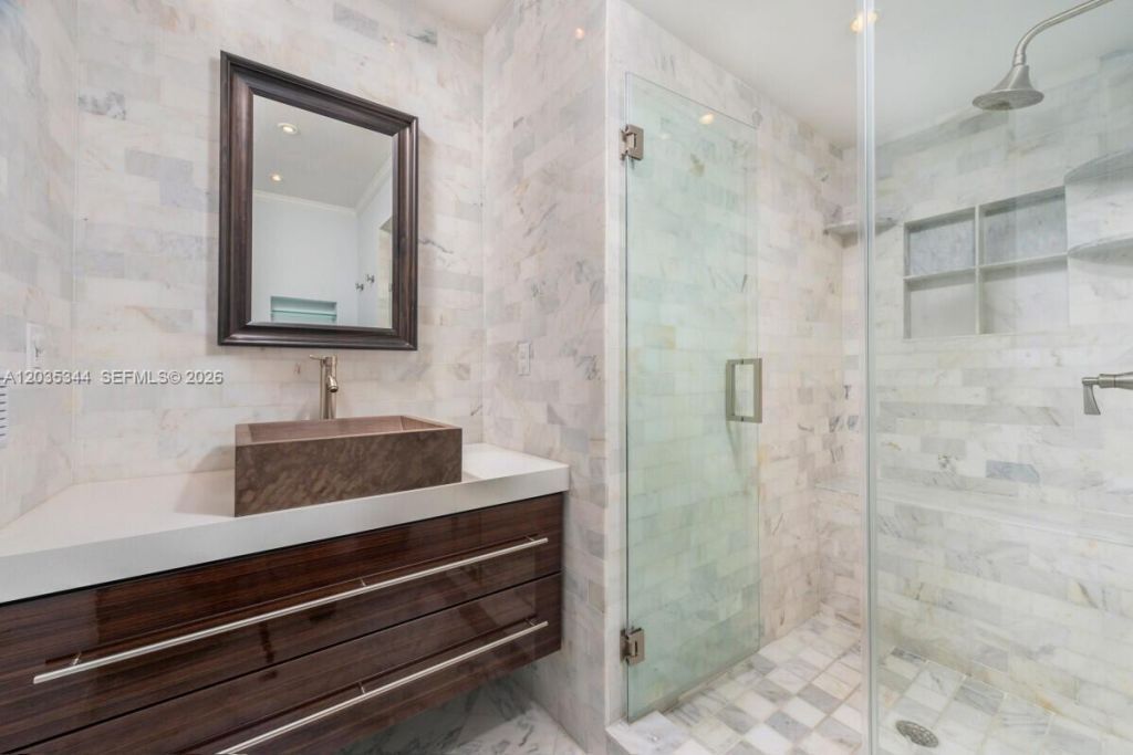 400 S Pointe Dr , Unit 307, Miami Beach, FL 33139 Photo