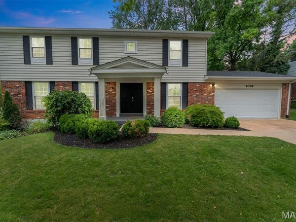 1044 Dutch Mill Drive, Ballwin, MO 63011