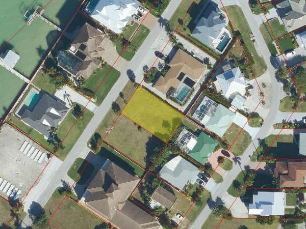 25 Dolphin CIR , NAPLES, FL 34113