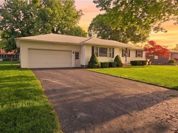 343 Summit Boulevard , North Tonawanda, NY 14120