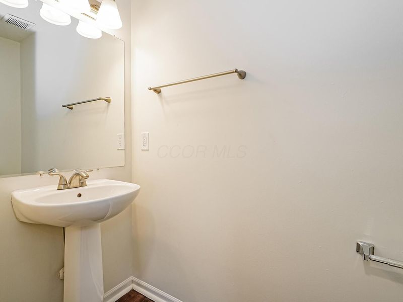 7525 Hemrich Drive , Canal Winchester, OH 43110 Photo 11
