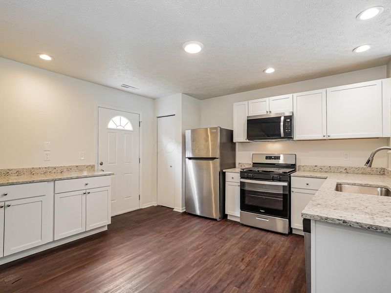 7525 Hemrich Drive , Canal Winchester, OH 43110 Photo 6