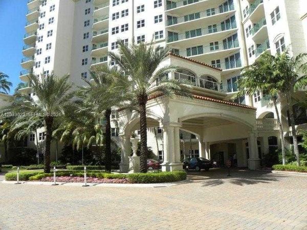 19900 E Country Club Dr , Unit 218, Aventura, FL 33180