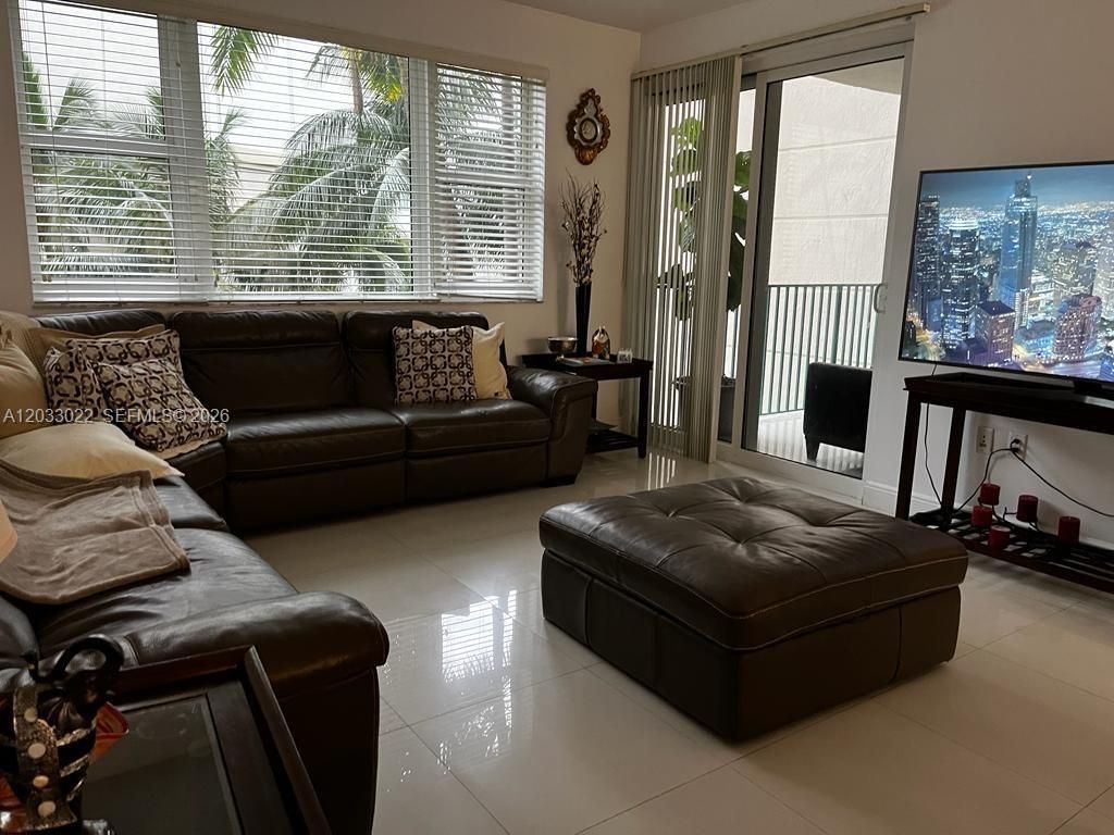 19900 E Country Club Dr , Unit 218, Aventura, FL 33180 Photo