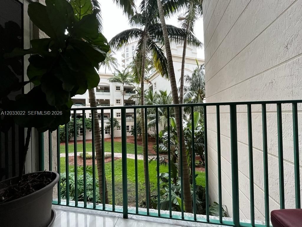 19900 E Country Club Dr , Unit 218, Aventura, FL 33180 Photo