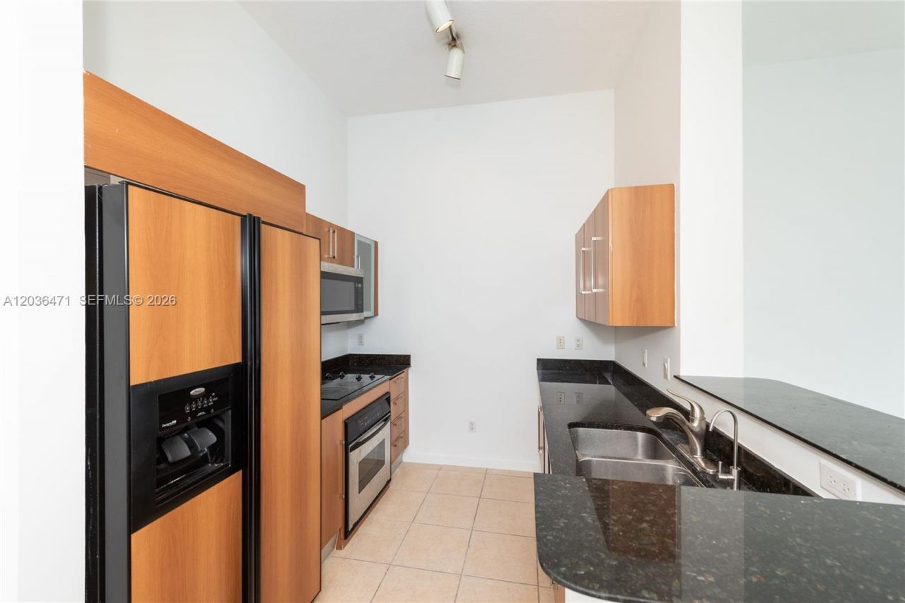 335 S Biscayne Blvd, Unit LPH-04, Miami, FL 33131 Photo