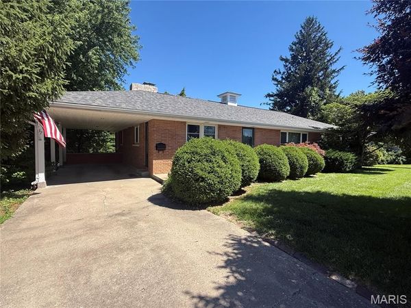 37 Holiday Drive , Hannibal, MO 63401