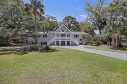 137 Sparrow Drive photo 4