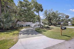 137 Sparrow Drive photo 4