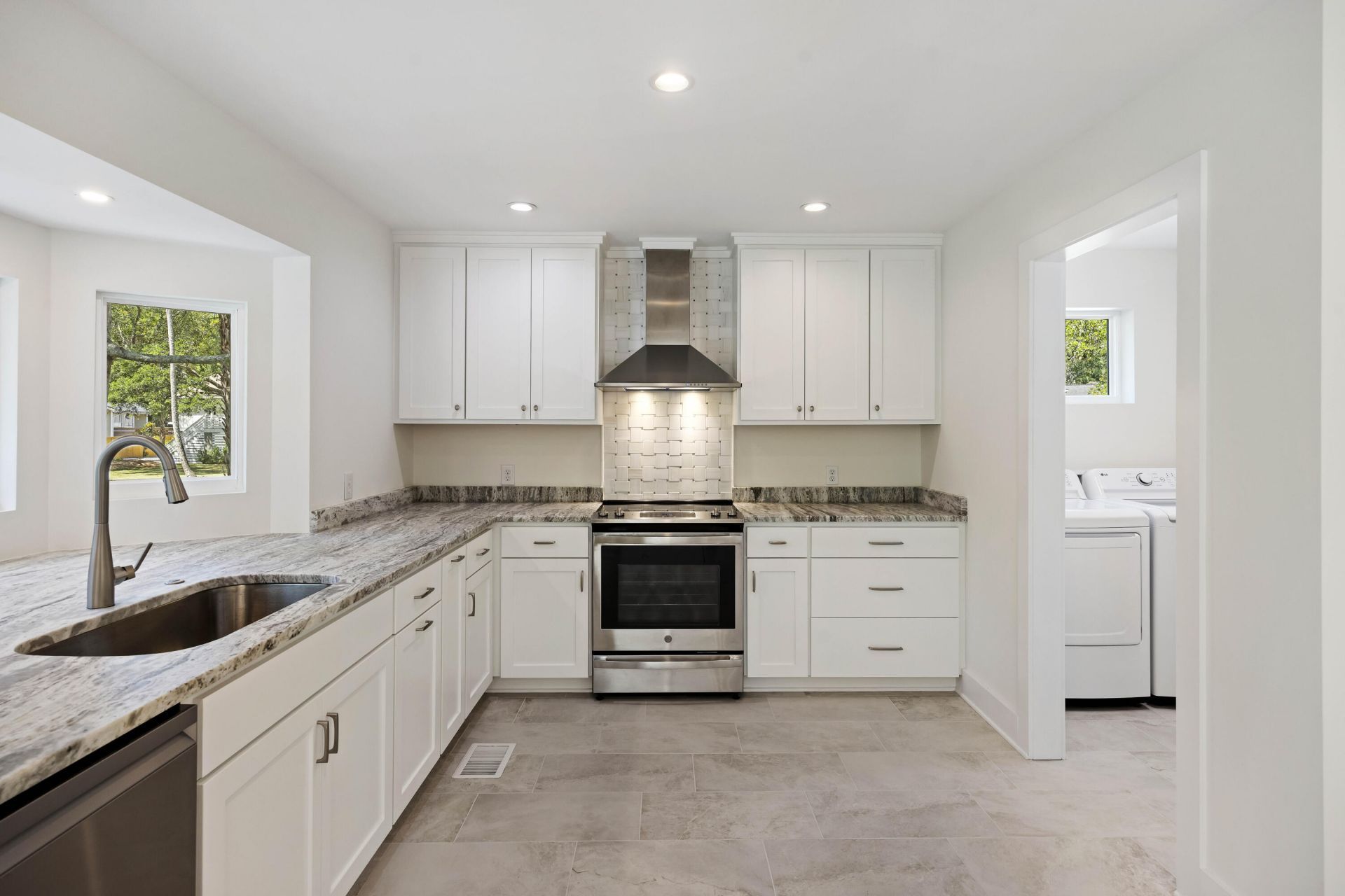 137 Sparrow Drive Photo 32