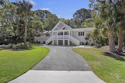 137 Sparrow Drive photo 4