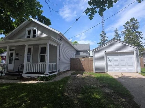 1120 Hamilton STREET, Manitowoc, WI 54220