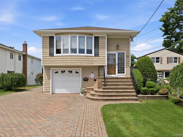 504 Staples Street, Farmingdale, NY 11735