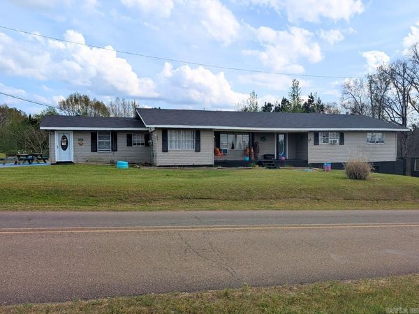 2397 Country Club Rd., Camden, AR 71701