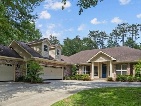 171 Brookline Dr., Hattiesburg, MS 39402