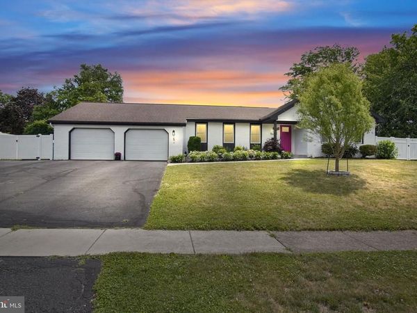 1098 HILLVIEW LANE, HERSHEY, PA 17033