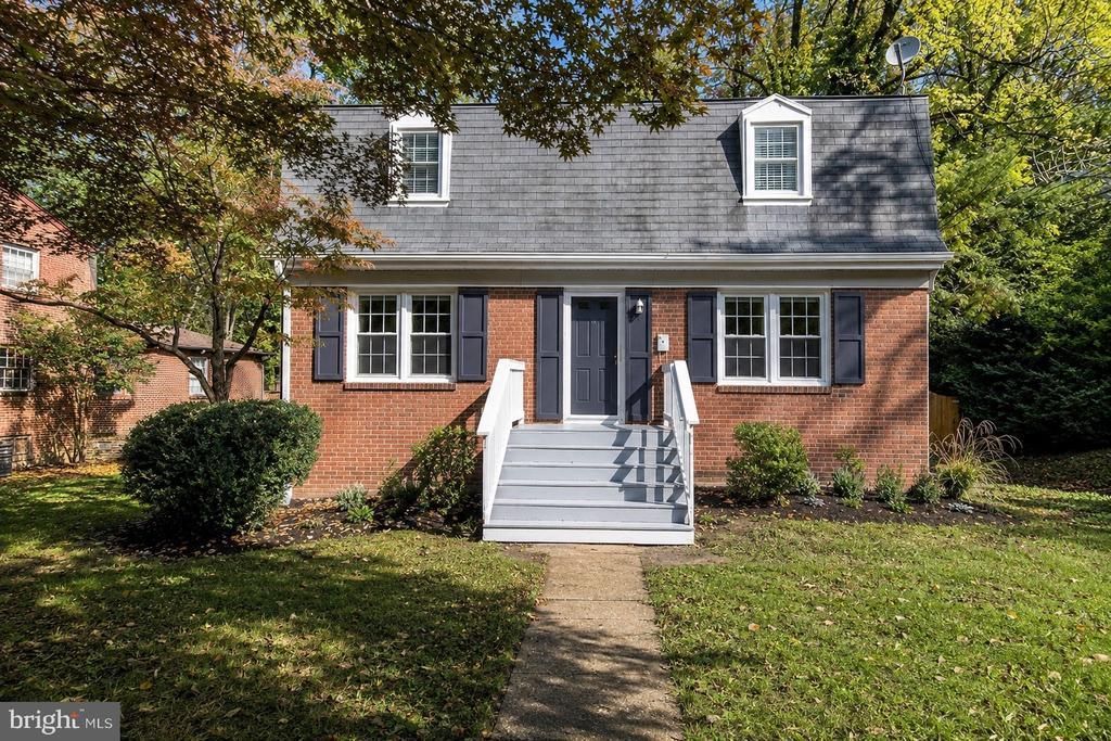 6526 Oakwood Drive, Falls Church, VA 22041 Main Photo