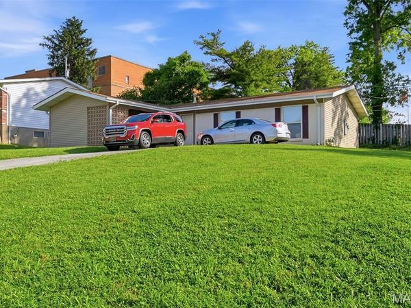 12925 Fernway Lane , Creve Coeur, MO 63141
