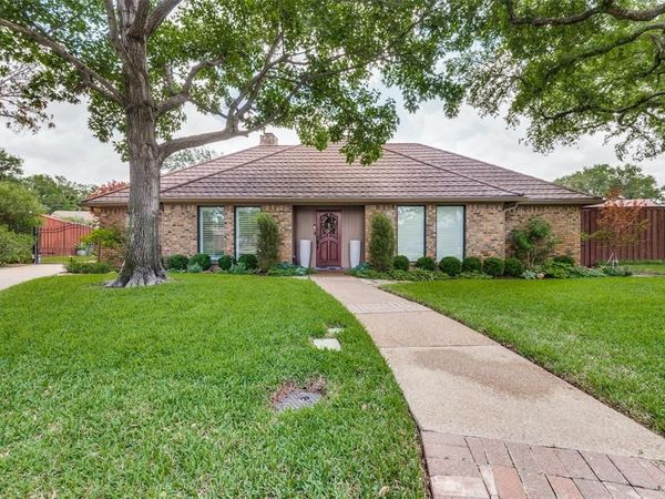 2405 Bluffview Court , Arlington, TX 76011