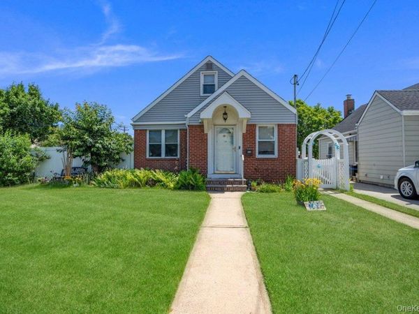 149 Arlington Street , Mineola, NY 11501