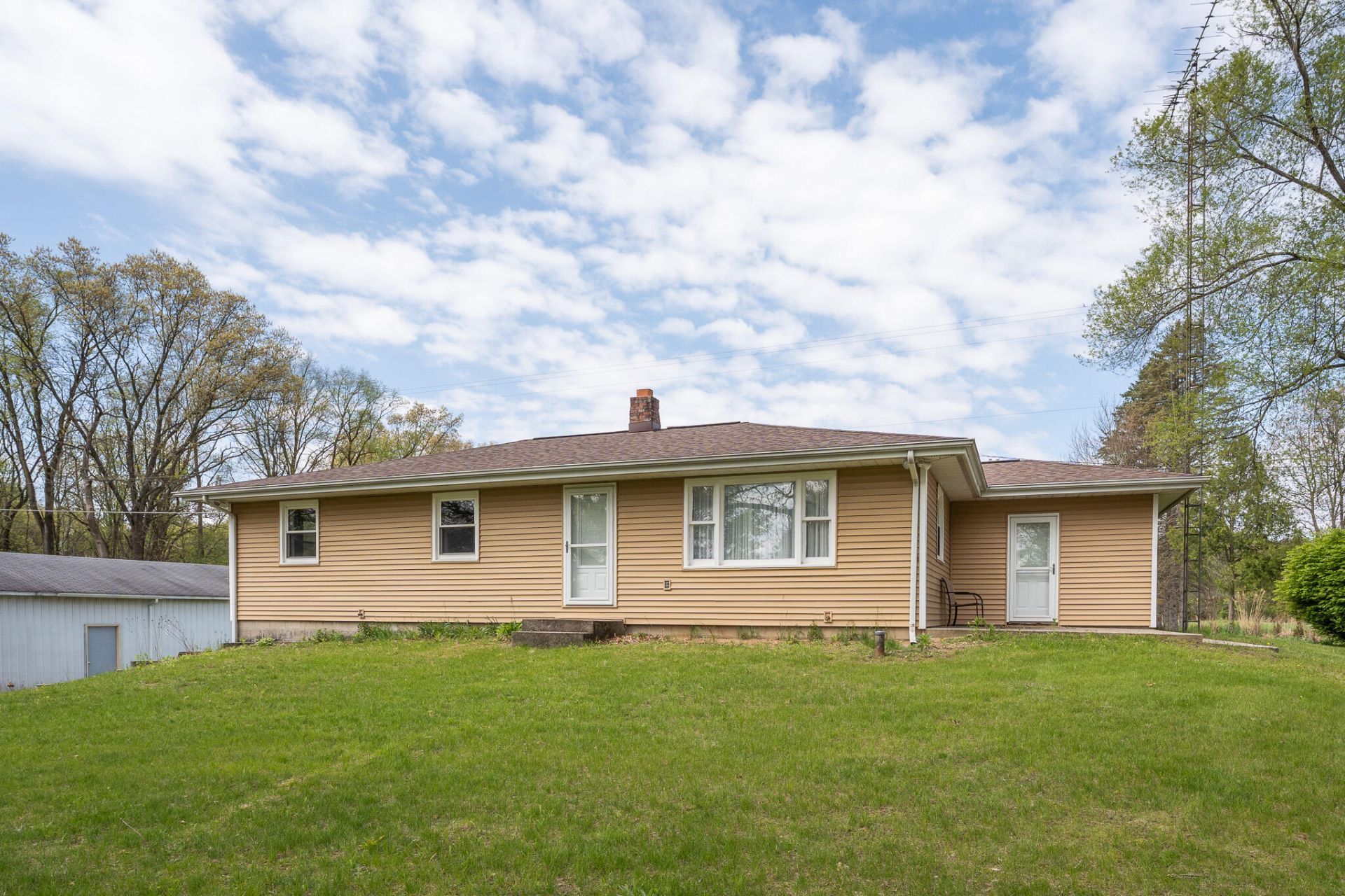 7222 S 3rd Street, Mattawan, MI 49071 Main Photo