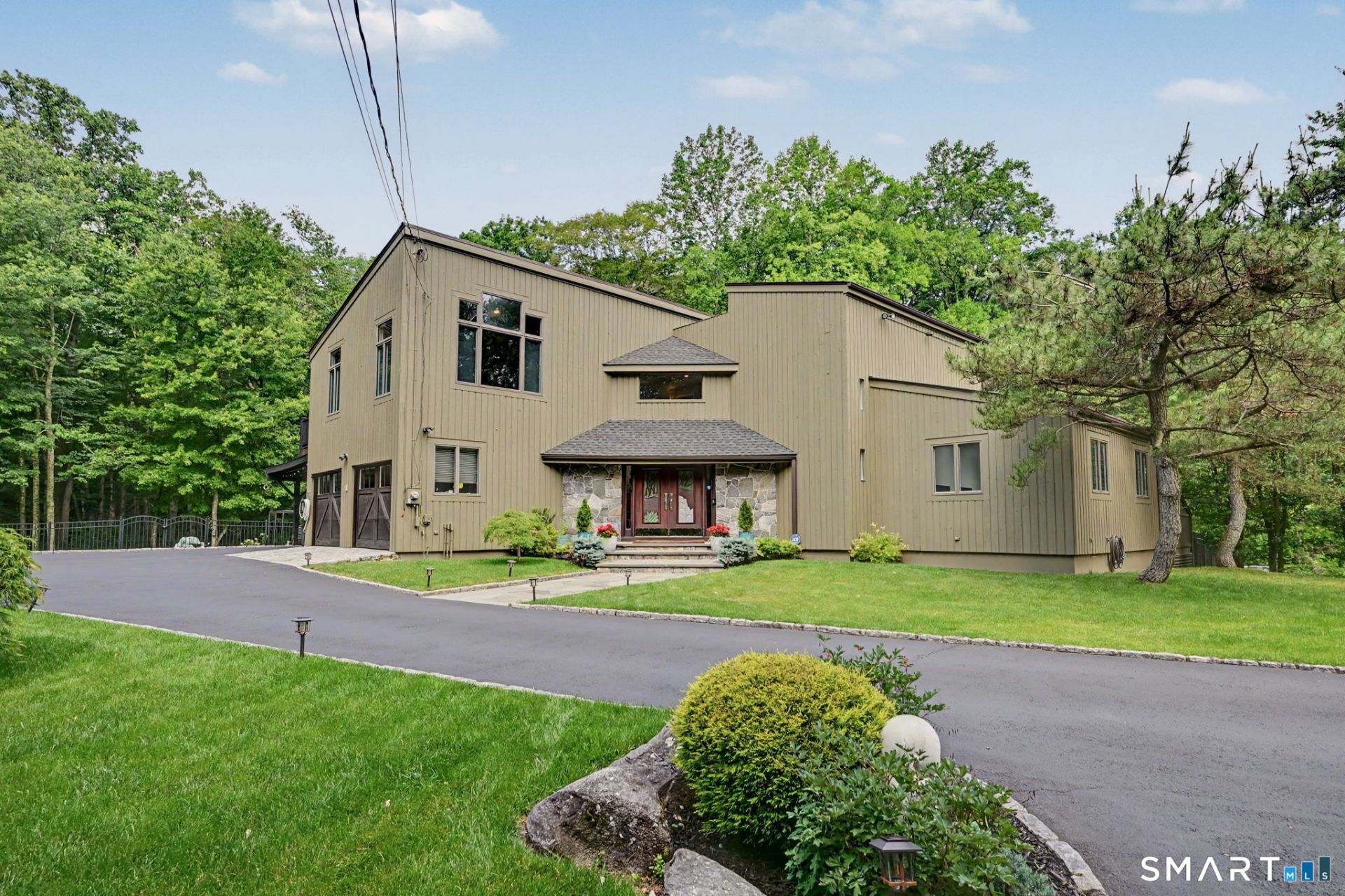 196 Echo Hill, Stamford, CT 06903 Main Photo