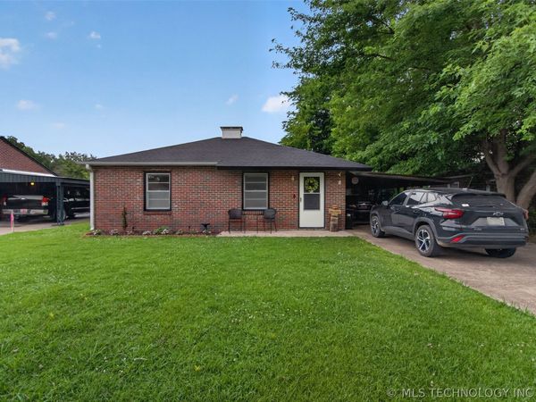 316 SE 4th Street , Pryor, OK 74361