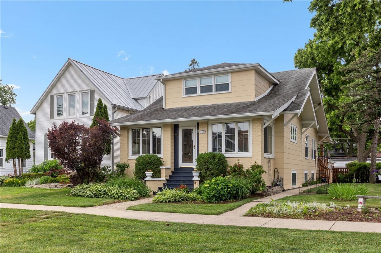 1523 Oakwood Avenue, Des Plaines, IL 60016 Main Photo