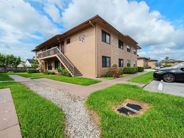 10049 Winding Lake Rd , Unit 202, Sunrise, FL 33351