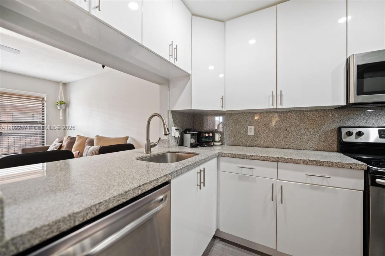 10049 Winding Lake Rd , Unit 202, Sunrise, FL 33351 Photo