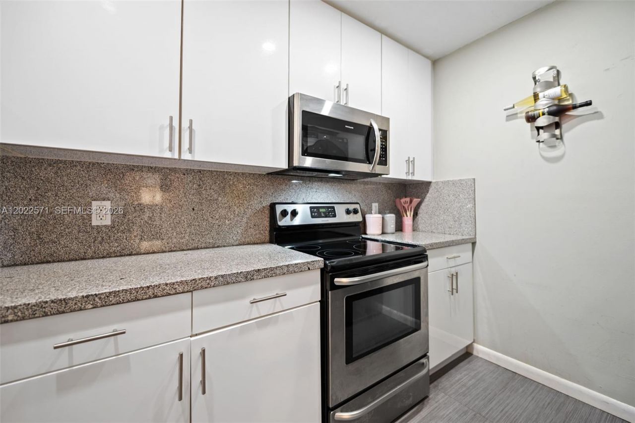 10049 Winding Lake Rd , Unit 202, Sunrise, FL 33351 Photo