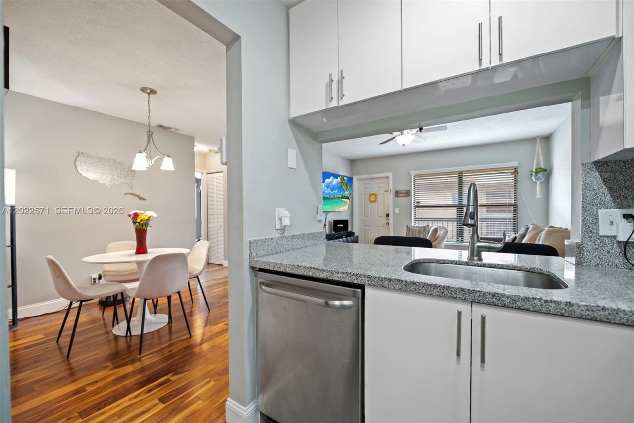 10049 Winding Lake Rd , Unit 202, Sunrise, FL 33351 Photo