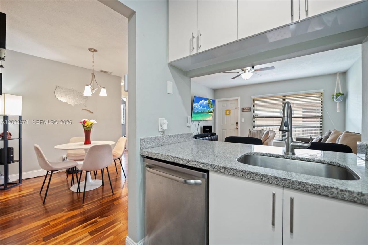 10049 Winding Lake Rd , Unit 202, Sunrise, FL 33351 Photo