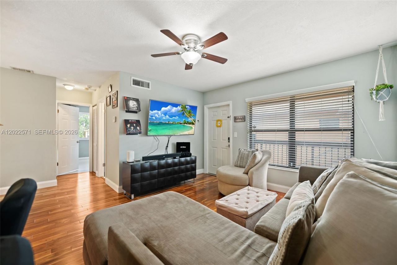 10049 Winding Lake Rd , Unit 202, Sunrise, FL 33351 Photo