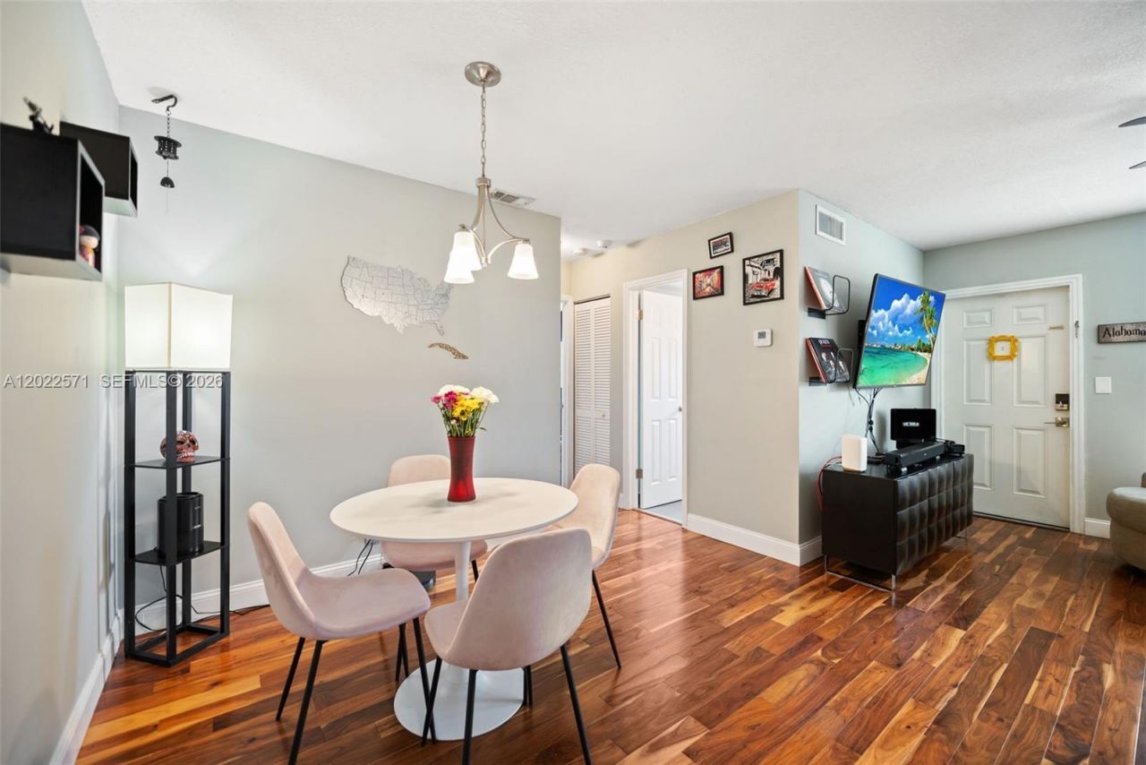 10049 Winding Lake Rd , Unit 202, Sunrise, FL 33351 Photo