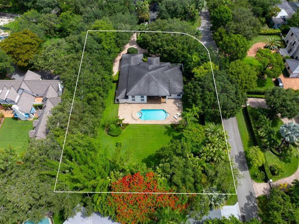6020 W Suburban Dr , Pinecrest, FL 33156