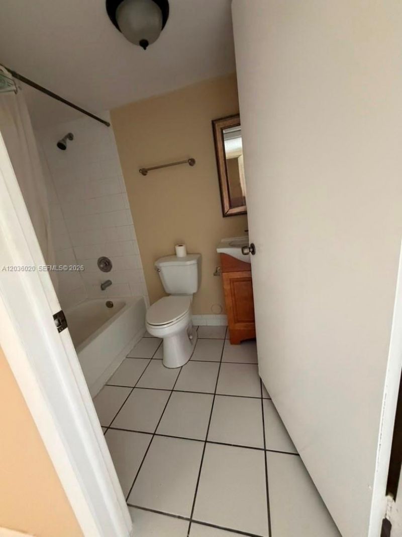 600 NW 32nd Pl , Unit 105, Miami, FL 33125 Photo